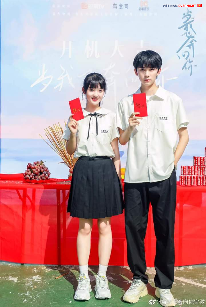 Khi Anh Chạy Về Phía EmHình bìa